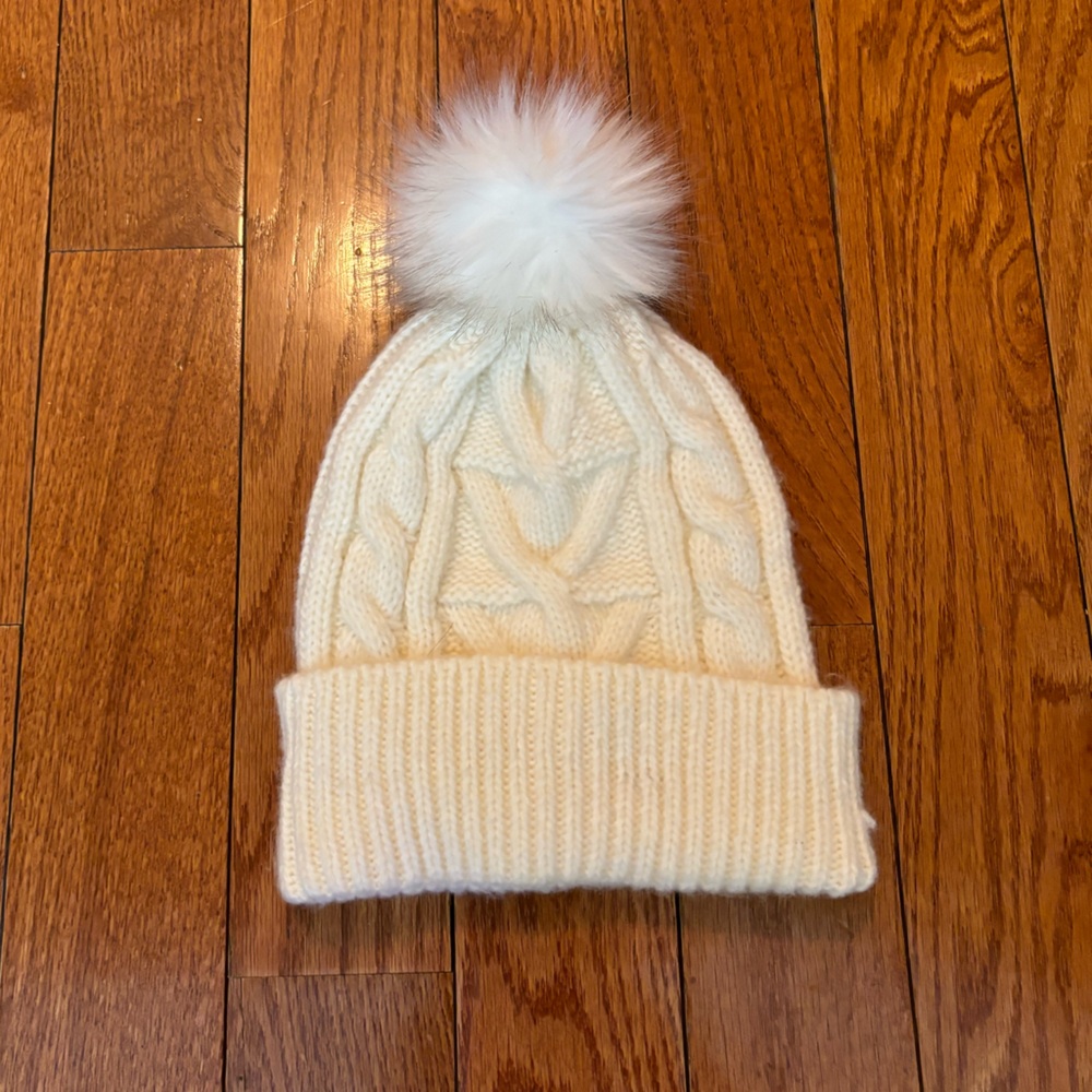 American Eagle White Cable Knit Beanie